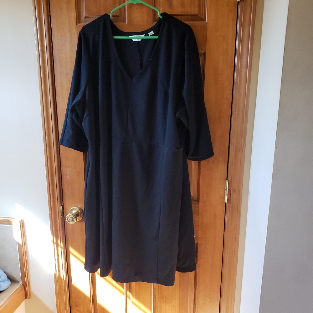 Black swing dress with pockets.